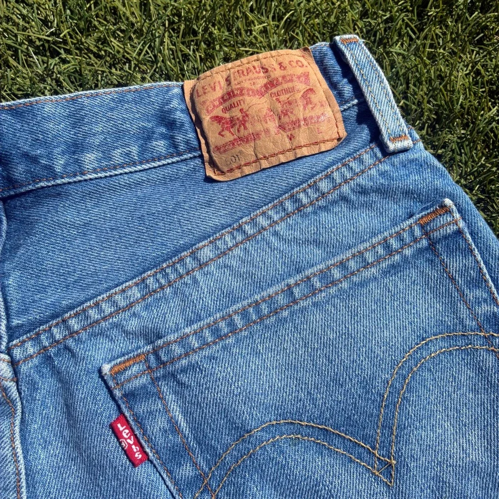 Levis 501 Size 28x2 High Rise Cut Off Denim Shorts Medium Wash Blue Button Fly